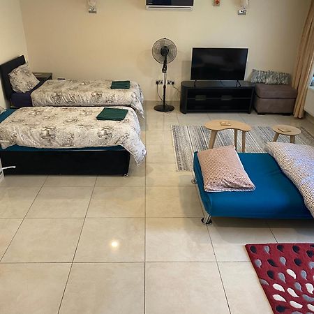 Studio Flat Gants Hill With Free Parking Redbridge Exterior foto